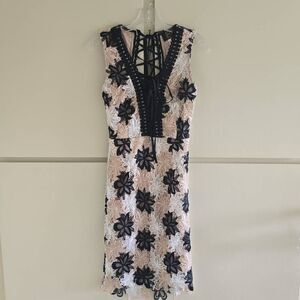 M 2 by Mocha Apparel "Tiger Lily" 3D Lace, Blk/Iv/ Bge Knee lgth Dress, NWT, S
